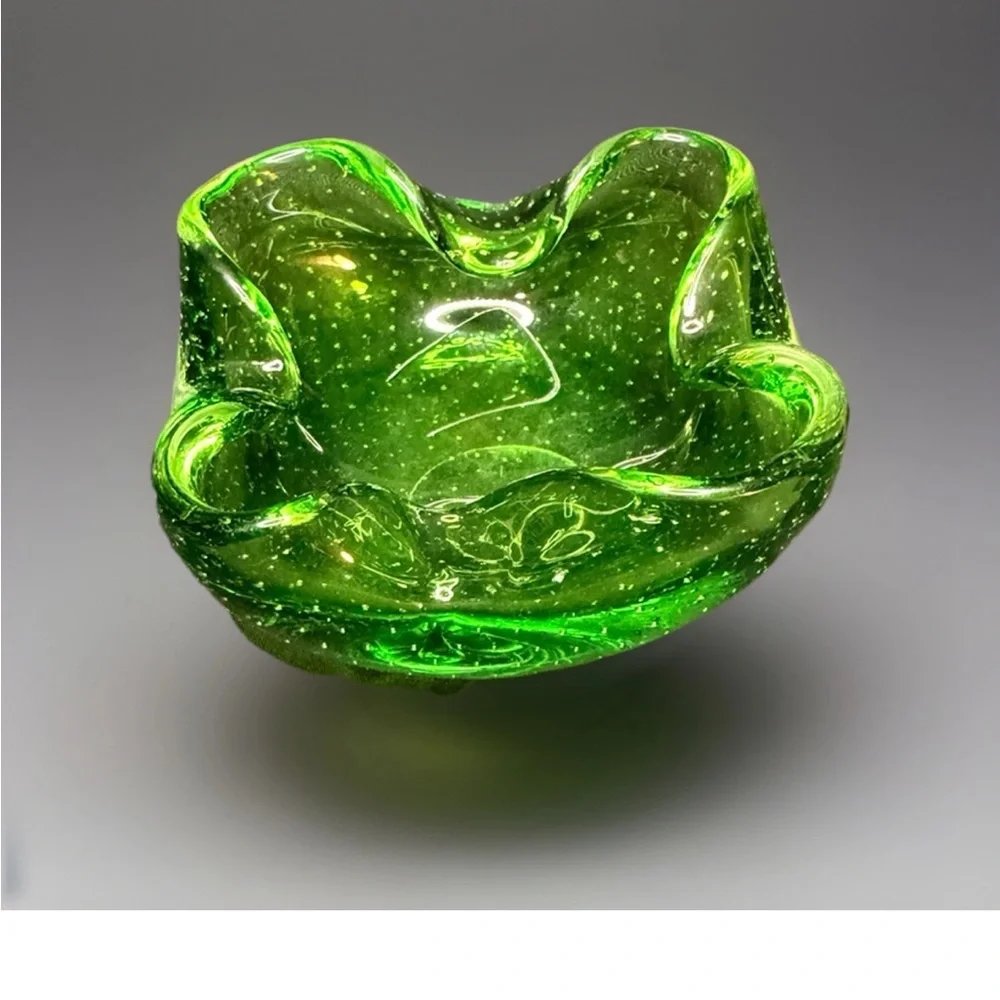 🔥 Vintage Handblown Emerald Green Controlled Bubbles Art Glass Trinket Dish - Picture 8 of 8